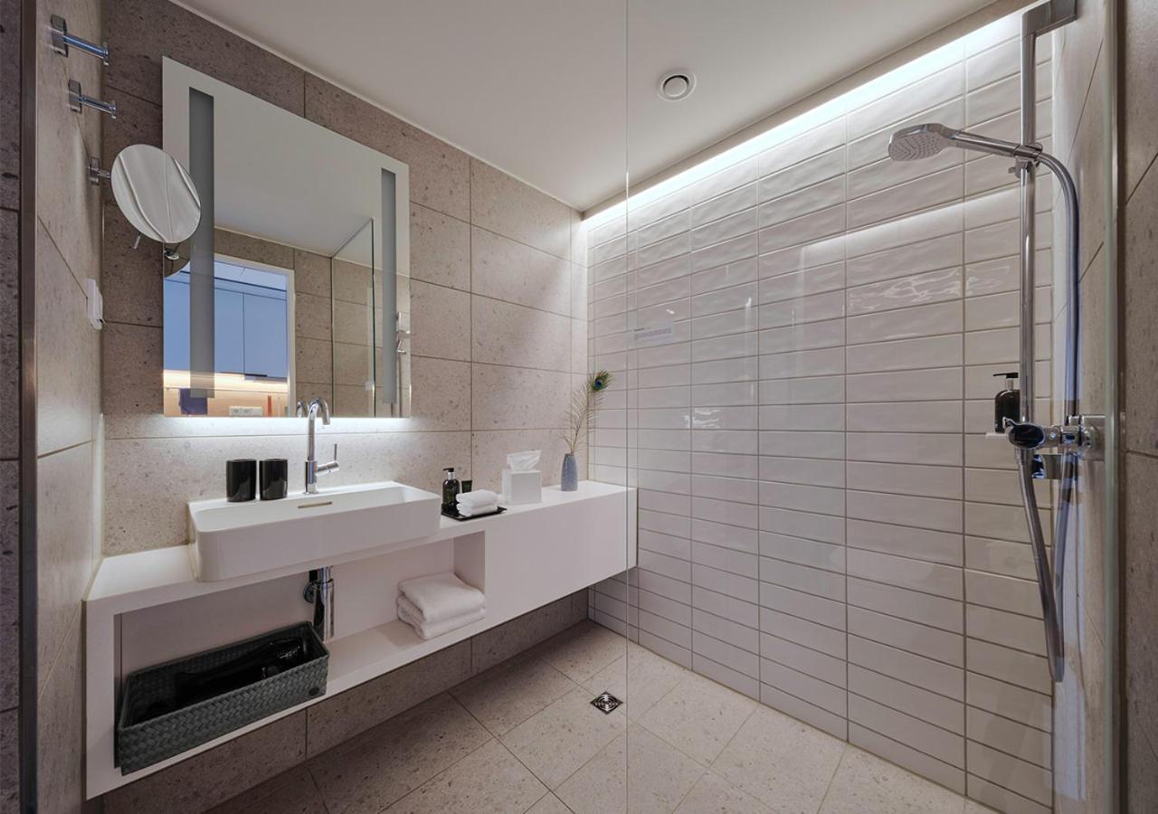 Adina Apartment Hotel Кёльн Экстерьер фото