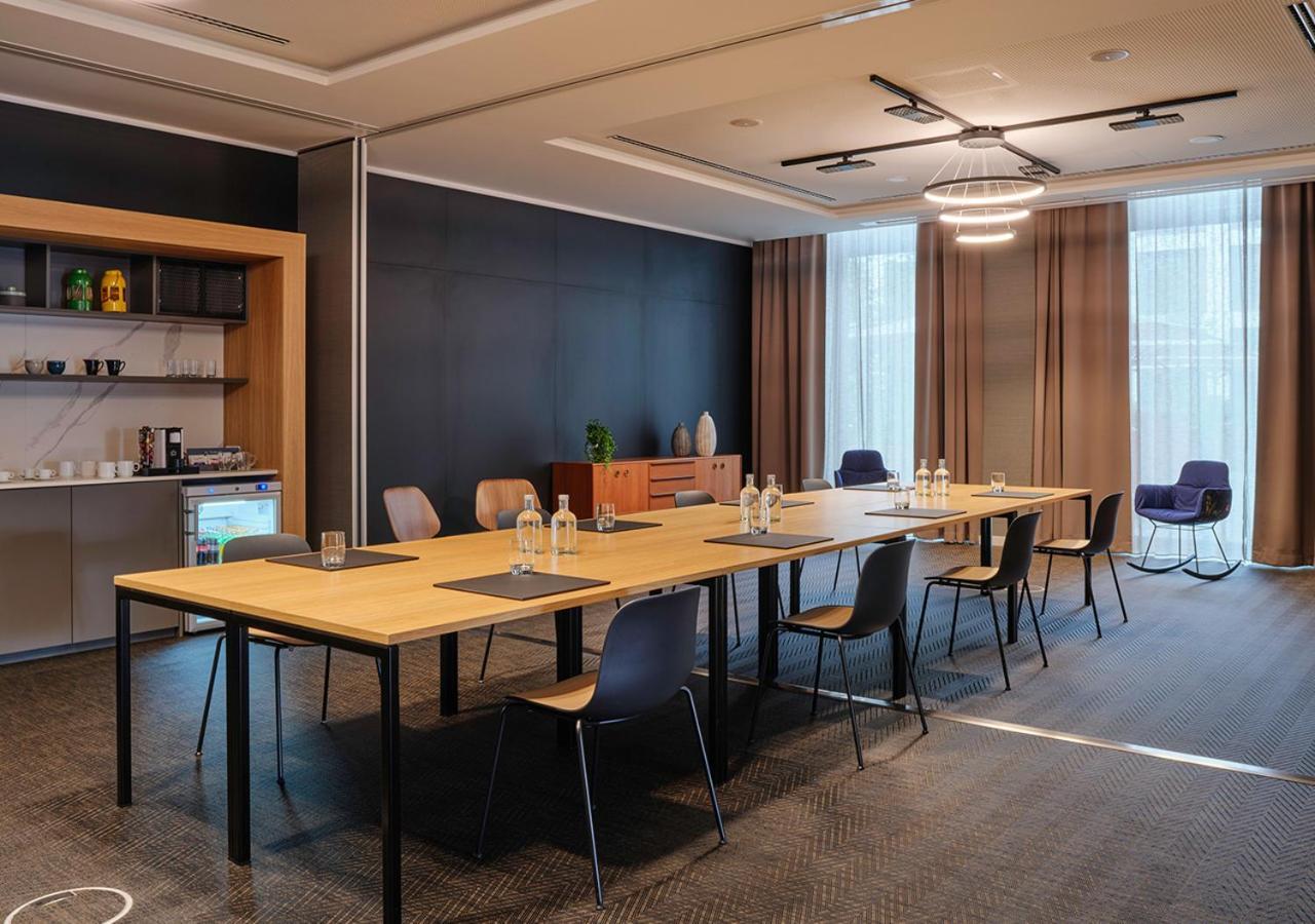 Adina Apartment Hotel Кёльн Экстерьер фото